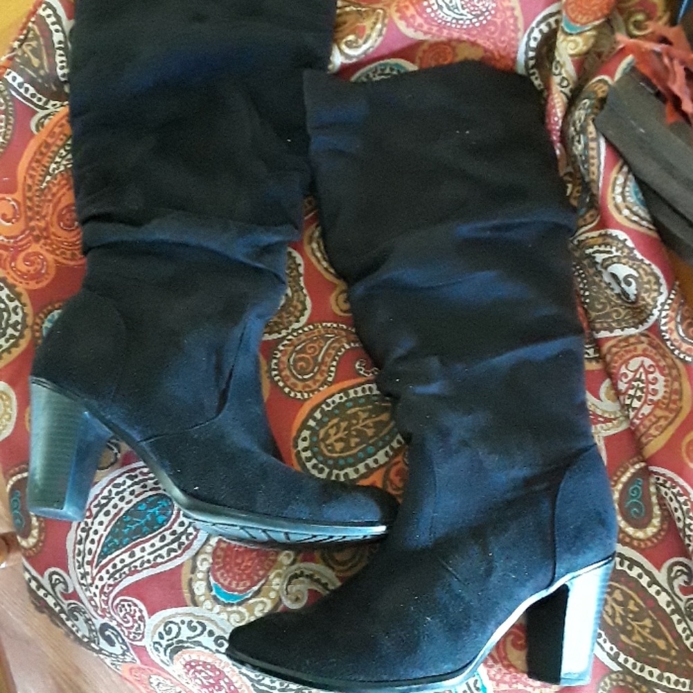 Black velvet boots in great condition